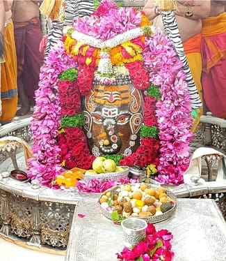 On the special occasion of Chaturthi, Baba Mahakal was decorated in the form of Shri Ganesha