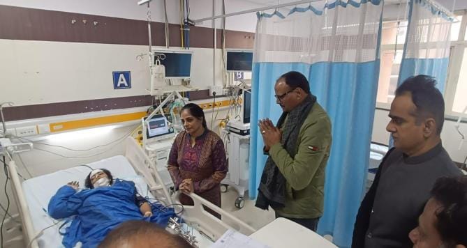 Deputy Chief Minister reached the Trauma Center to know the condition of the student.
