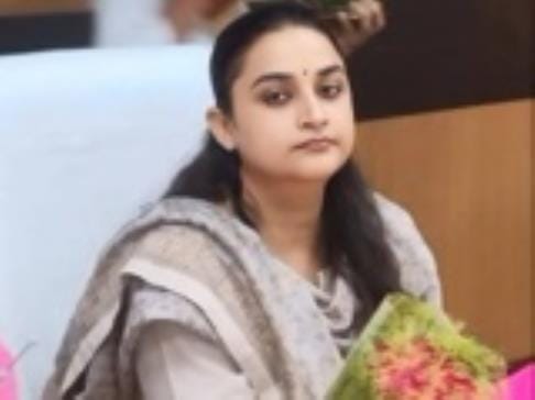 Shruti Becomes New Dm, Cp Singh Transferred To Mathura - Bulandshahar News - Bulandshahar News:श्रुति बनीं नई डीएम, सीपी सिंह का मथुरा तबादला