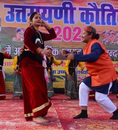 Folk singer Jitendra and Baby Priyanka enthralled the audience