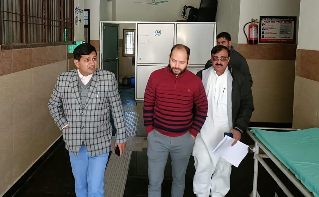 SDM who came for surprise inspection found officers and employees absent