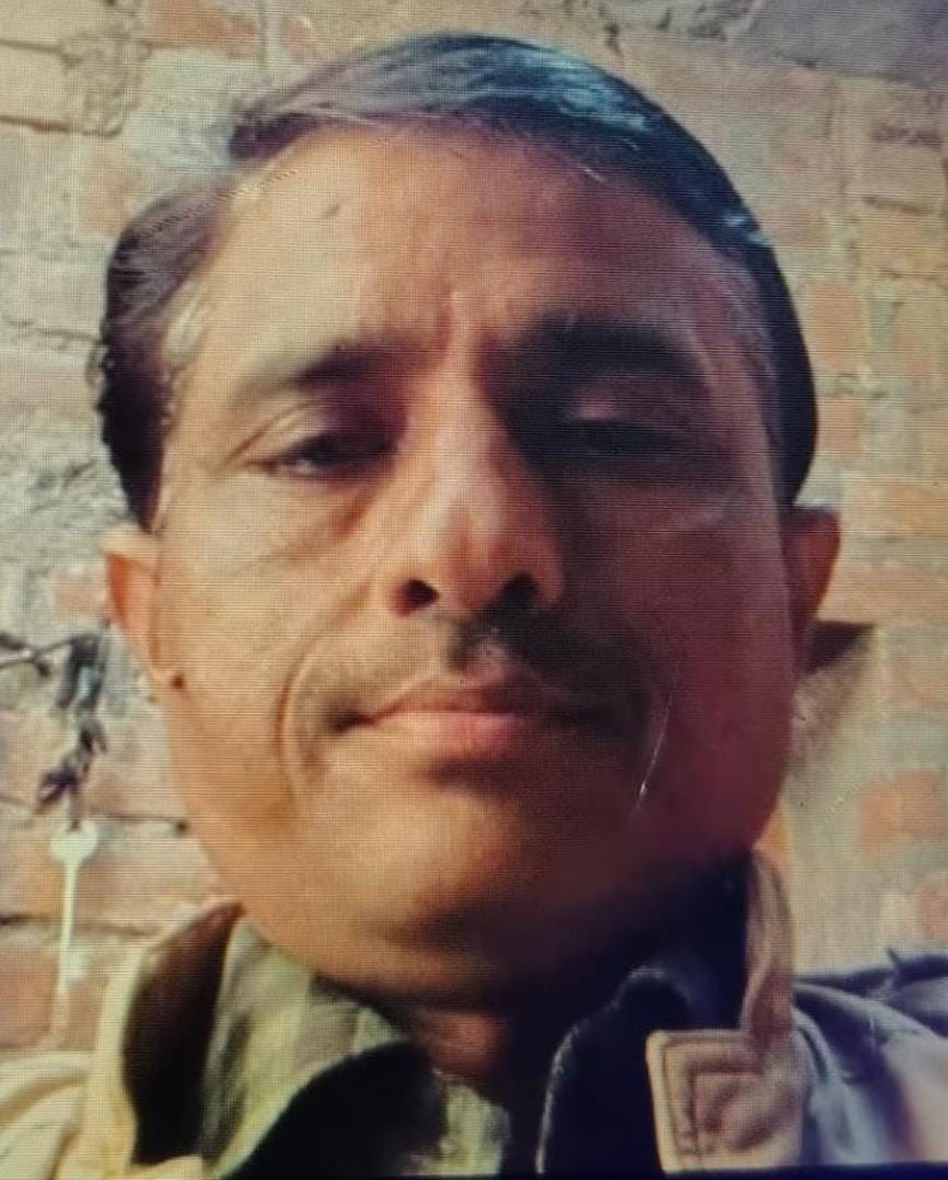 A young man fell with his bike after getting stuck in a pothole on the road and died