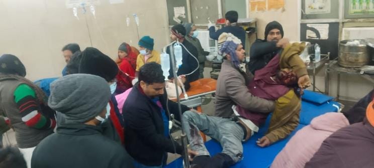 Car collides with railway gutter, two including innocent dead, six injured