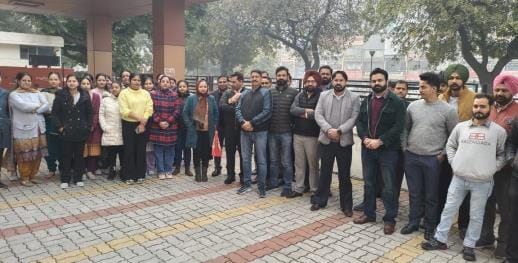 Lab employees opened front against the director, raising slogans