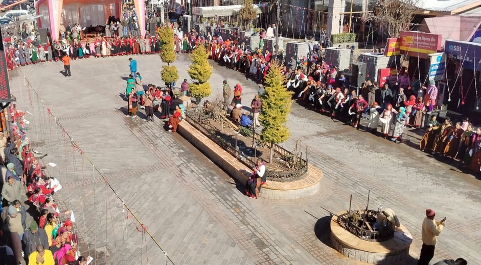 324 women dance on Manali's Mall Road