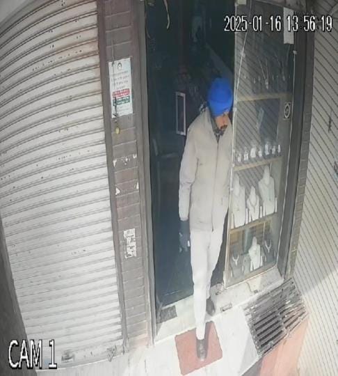 Jewelery worth Rs 12 lakh looted from jewelery shop in Nayagaon