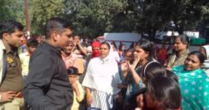 Women angry over power cut protested