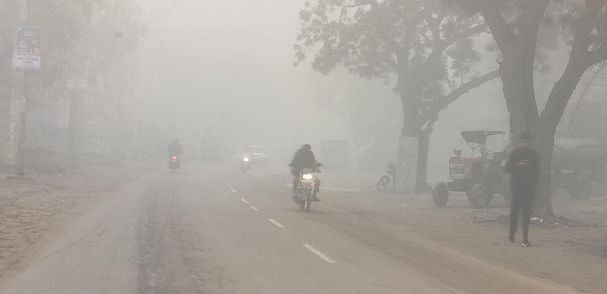 Due to fog, drivers face problems in transportation