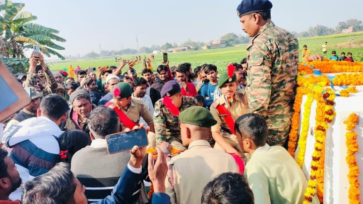 When the dead body of an army soldier reached his village, people started chanting Bharat Mata.