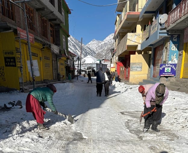 Manali-Killar road opened for four by four vehicles
