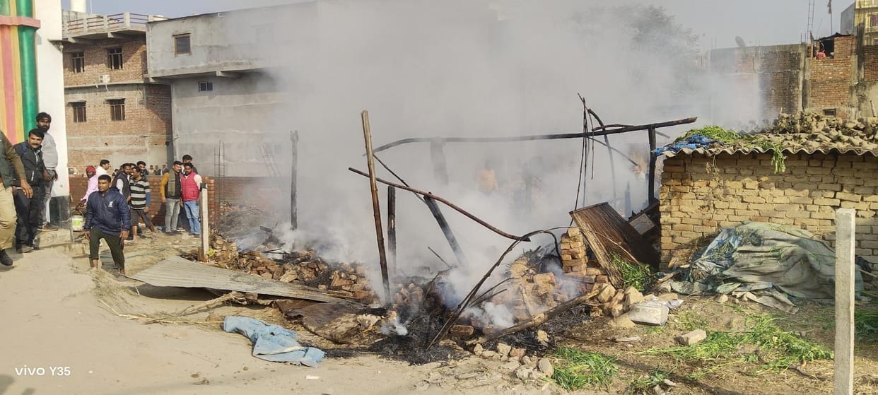 The revenue team which went to remove the encroachment was attacked, women set their own hut on fire