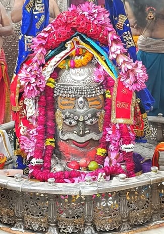 Today's Bhasma Aarti...after Panchamrit puja, Mahakaal chanted Ramai Bhasma, Jai Shri Mahakaal