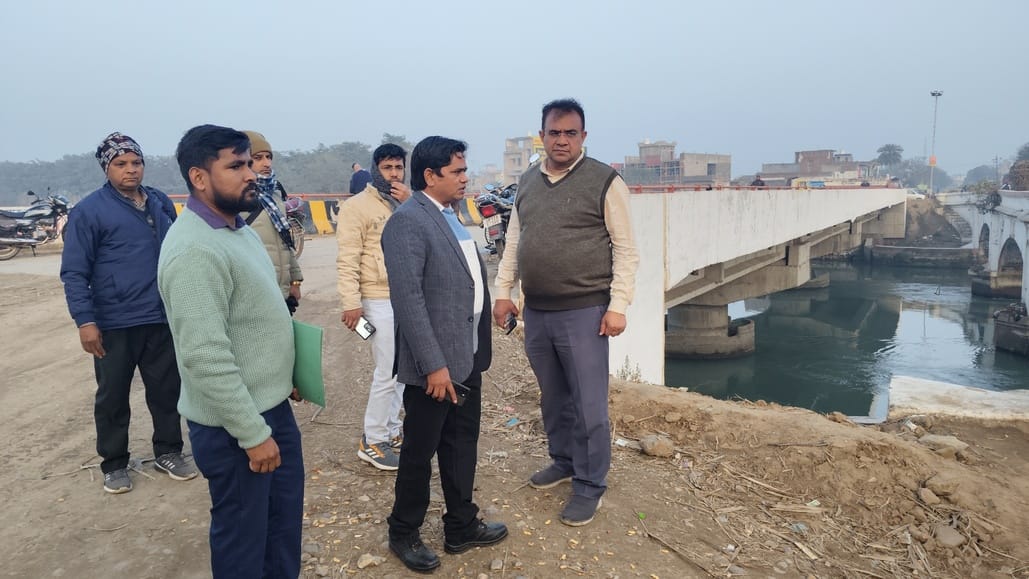 Officials inspected the bridge, gave instructions for solution