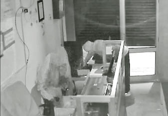 Cash and mobile phones stolen from SBI customer service centre