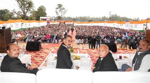 Chief Minister stopped the convoy and listened to the people of Kaihariyan