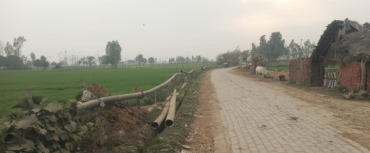 Field fence made from drinking water supply pipe