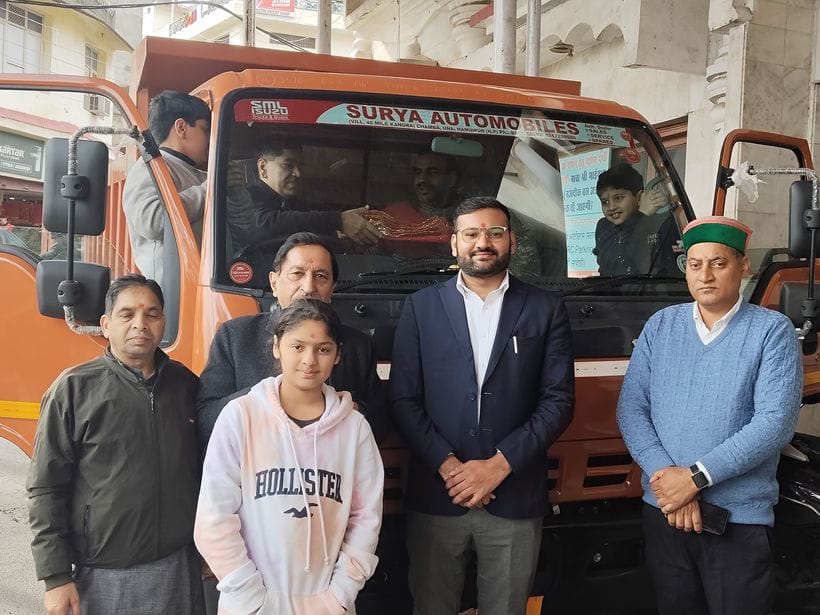 Harvinder Pal donated tipper to Chintpurni Temple Trust