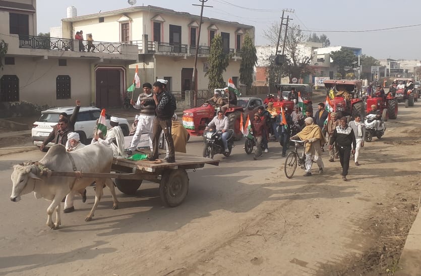 Farmers took out tractor-buggy march