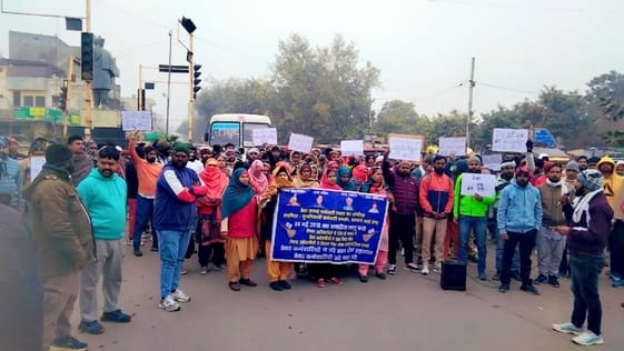 Contract workers' strike continues over salary, procession taken out in the city