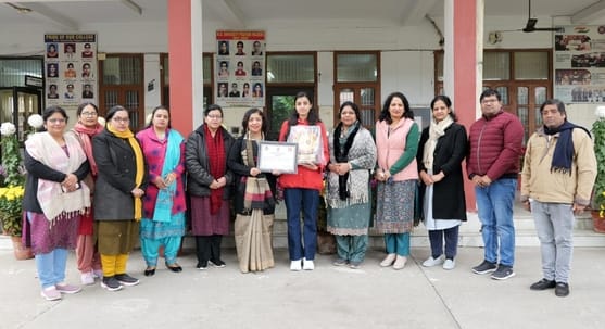 Success: Naina touched the sky with her spirit of service, Chief Minister honoured her with the State Award