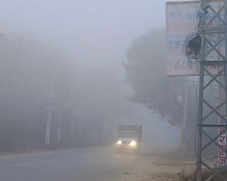 Vehicles kept crawling with 50 meter visibility