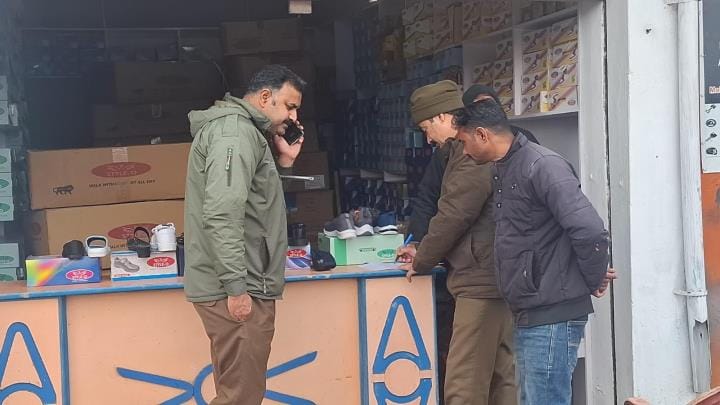 thieves Broken the Lock of three Shops