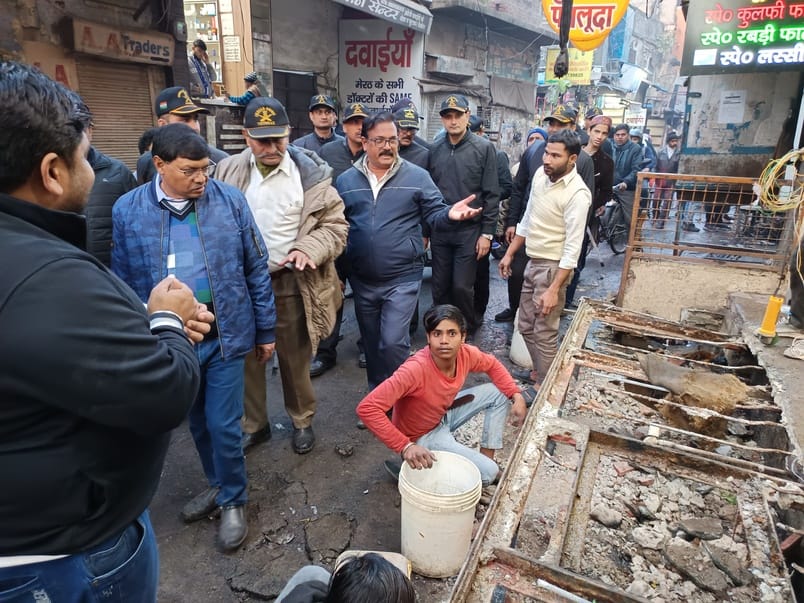 Corporation's bulldozer runs in Khairnagar, breaks concrete ramps of 250 shops