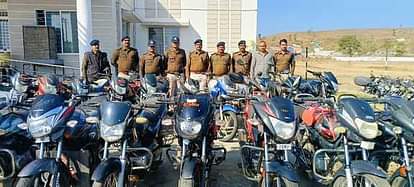 Chhindwara News: बचपन के दोस्तों ने मिलकर बना ली बाइक चोरी गैंग, पहले करते रैकी फिर कर देते थे पार, ऐसे धराए Chhindwara news Three friends stole 20 bikes, Kundipura police reveal