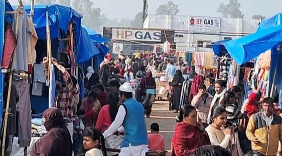 Weekly market held even after complaint to DM