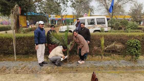 DEO inspected Jakhandadi school with his team