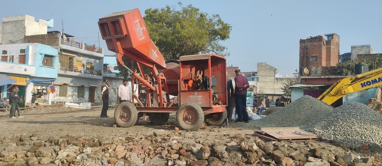 The courtyard of the main gate will be two and a half feet higher than the road.