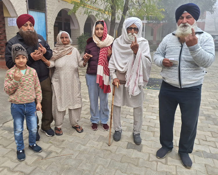 Voters cast their votes with enthusiasm