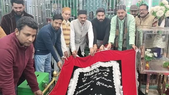 Urs begins at Shah Vilayat's Dargah, pilgrims offer chadar and make wishes