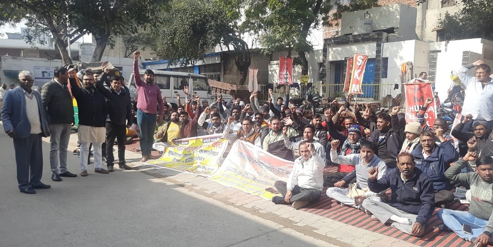 65 pump operators started strike, 1.5 lakh people troubled due to non-availability of water