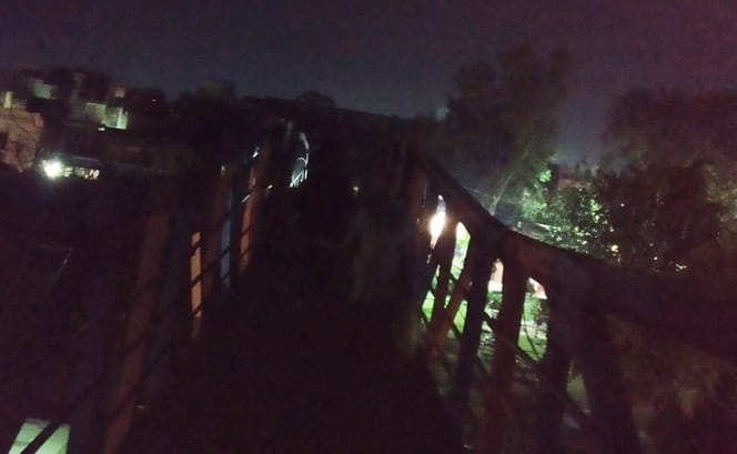 There is no light facility on the railway foot overbridge, pedestrians are troubled