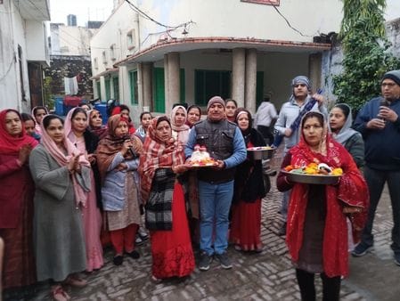 Flowers were showered on Prabhat Pheri