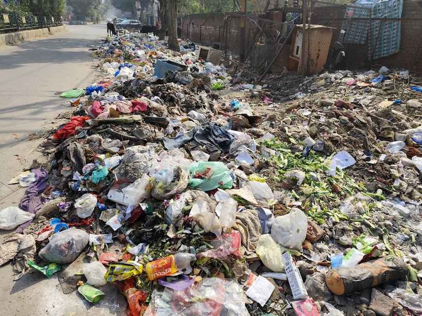 There are heaps of garbage everywhere on the roads of THA, people are worried.