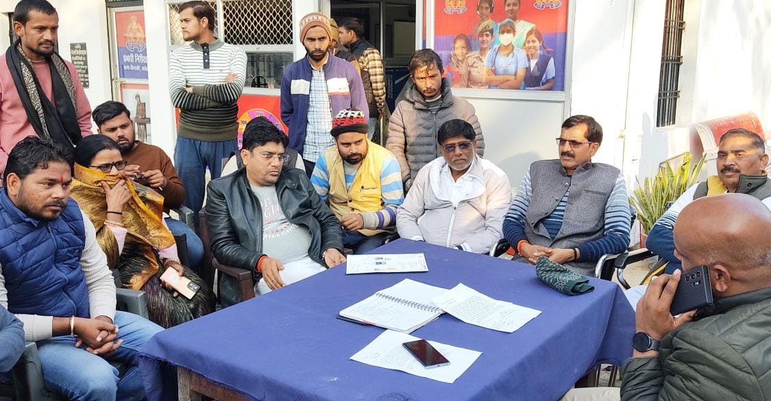 BJP members surrounded the police station, accused of land grabbing