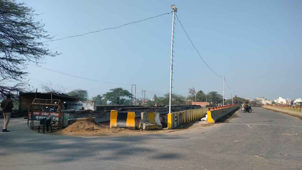 Sathedi bridge illuminated with high mast light, accidents will be prevented