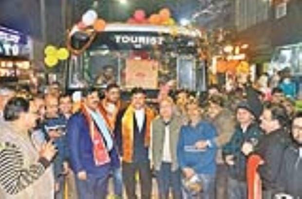 Buses going to Maha Kumbh were sent off with flower showers