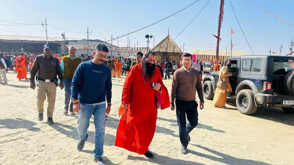 In Prayagraj, Collector-SP discussed with saints of all Akharas and took information about arrangements.