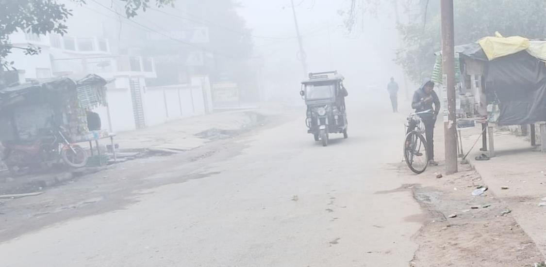 घना कोहरा।
