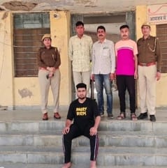 सिरोही। मोटरसाईकिल पर प्लास्टिक के कट्टे में छिपाकर किया जा रहा था 3.530 किलोग्राम गांजे का परि
