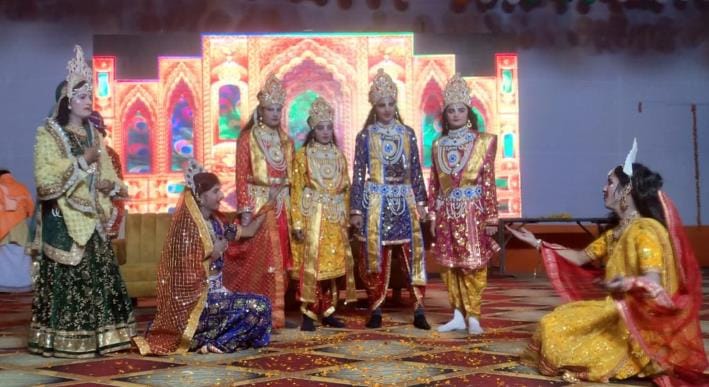 Kalpavasi is mesmerized by listening to Bhagwat Katha during day and watching Ramlila at night.