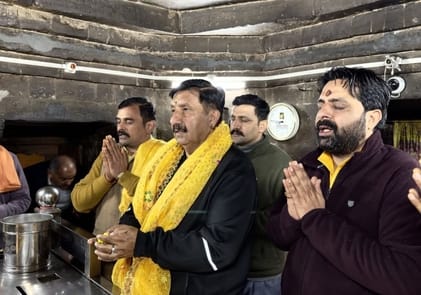 Deputy Chief Minister Mukesh Agnihotri offered his head to Maa Baglamukhi.