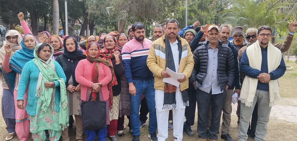 Villagers of Khad Panchayat protested in MC Park
