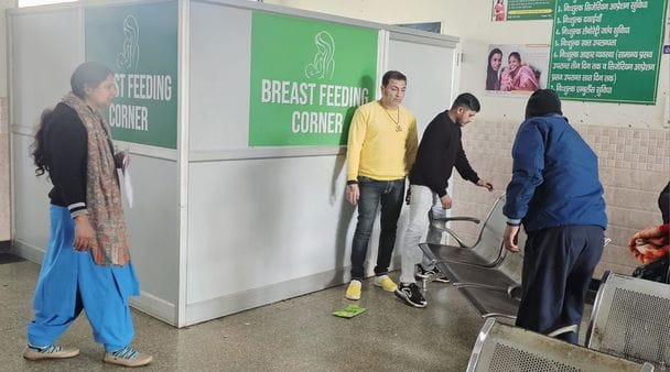 The chairs kept in front of the gate had blocked the way to the baby feed center for a year, now it has been opened.