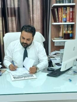 Yogesh and Kamlesh are fighting for justice for the needy
