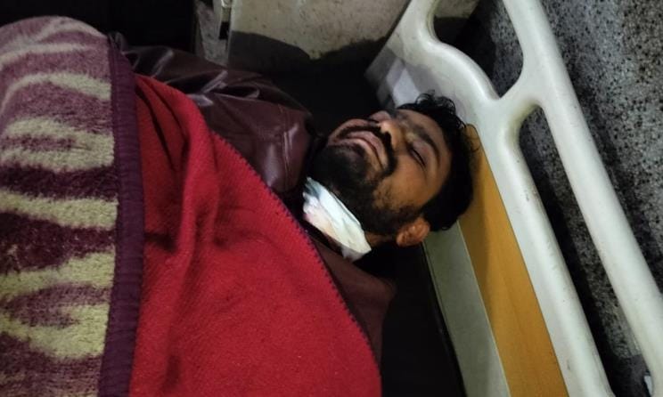 After quarrel with wife, technician slits his own neck, condition critical