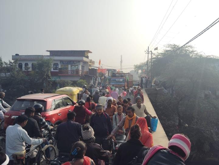 DCM enters no entry lane, gets stuck at angle of canal bridge